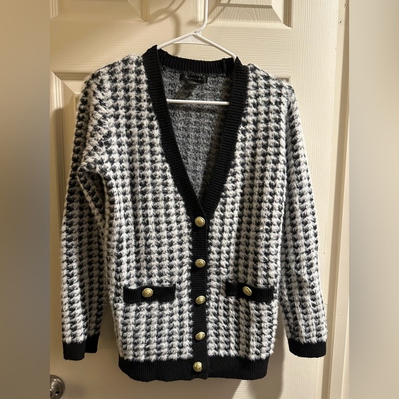 TAHARI Houndstooth Cardigan with Gold Buttons - Picture 3 of 5